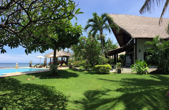 DENCARIK/LOVINA LUXURY VILLA WITH PRIVATE POOL DIRECTLY AT THE BEACH