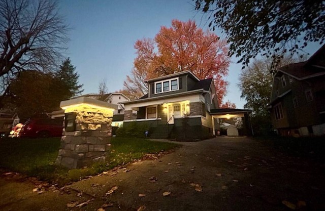 "Derby City Relax" A Very charming & Spacious 3 Bedroom, 2 Bath, Entire Home