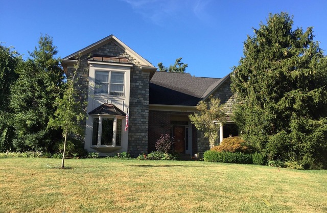 Derby Destination (20 Minutes to Churchill Downs): Lovely House and Garden