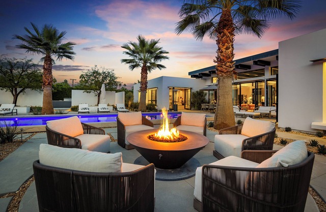 Desert Prism/Palm Springs Pool Fire Pit Views