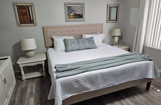 Desert Valley Stay near hiking, saguaros, and great eats! Pet-friendly!