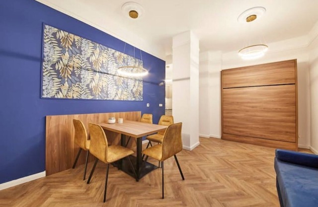 Design Apartment 9th district, close to Subway.