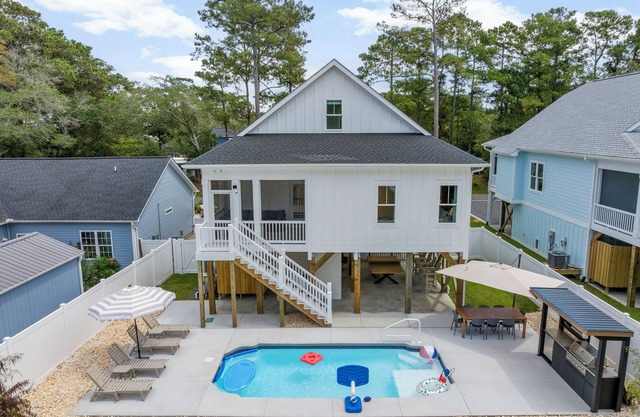 Designer 4BR Home with Pool & Outdoor Oasis Sleeps 12
