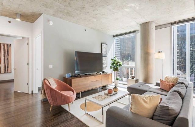 Designer Combo: The Loop 2x 3BR, Group Stay, Views