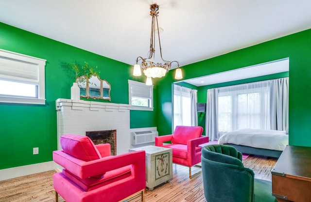 Designer Lodging in Downtown Austin with Free WiFi & Partial AC