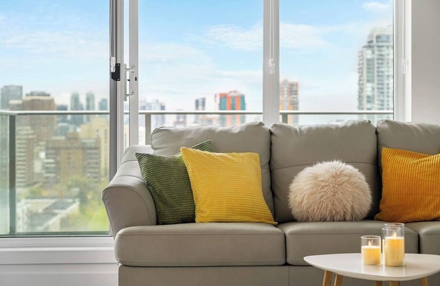 Designer Studio in the Sky - Views, AC, Patio