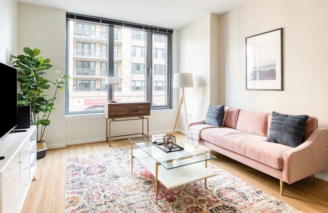 Desirable 1BR in Bethesda w/ Amenities + Pets OK