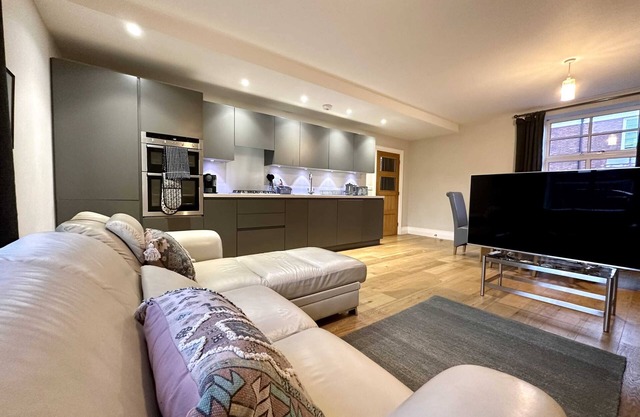 Desirable 2 Bedroom Apartment in Bicester that sleeps 5