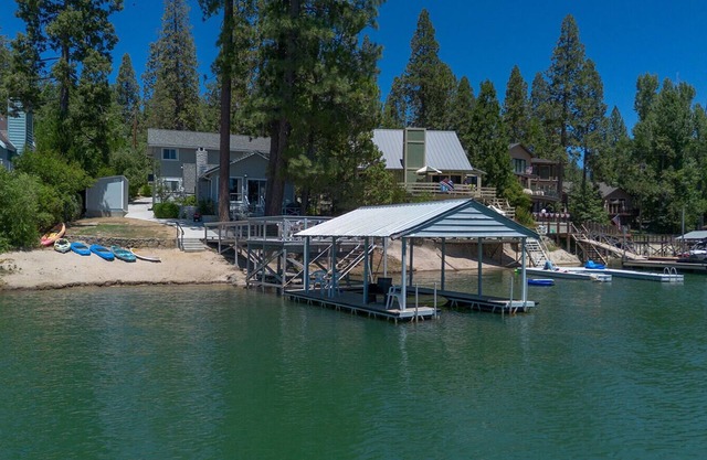 Desmond French LAKEFRONT Retreat - Private Dock & Beach/Walk to Pines Village