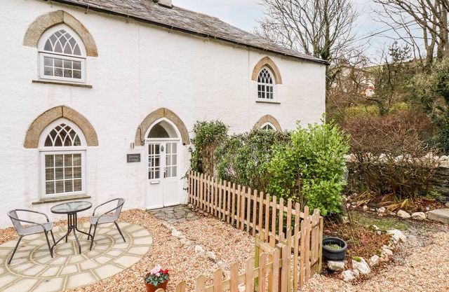 DESTINY COTTAGE, pet friendly, character holiday cottage in Boscastle