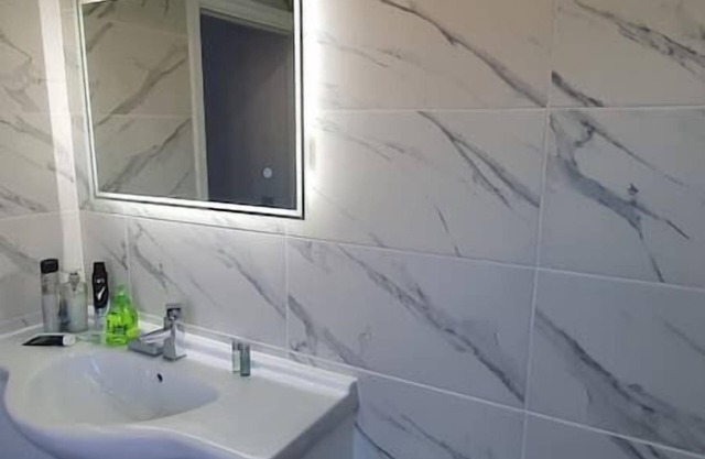 Detached 3BR, Ensuite & Bath, Wi-Fi, Smart TV, Self Catering, Work, Tourist