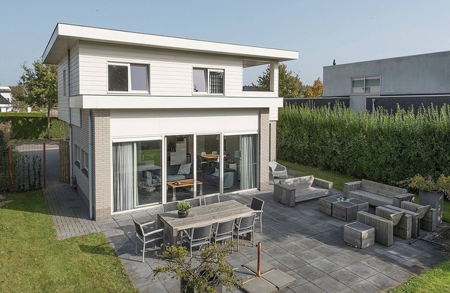 Detached 6-person villa with modern kitchen, two bathrooms and cozy living areas inside and outside.