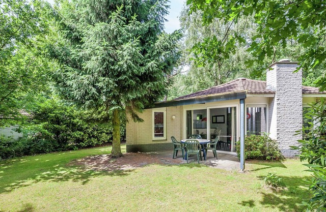 Detached bungalow in Harderwijk with shared pool