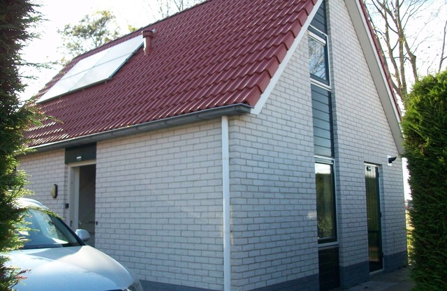 detached bungalow on 450 m2 plot, fenced garden with unobstructed view