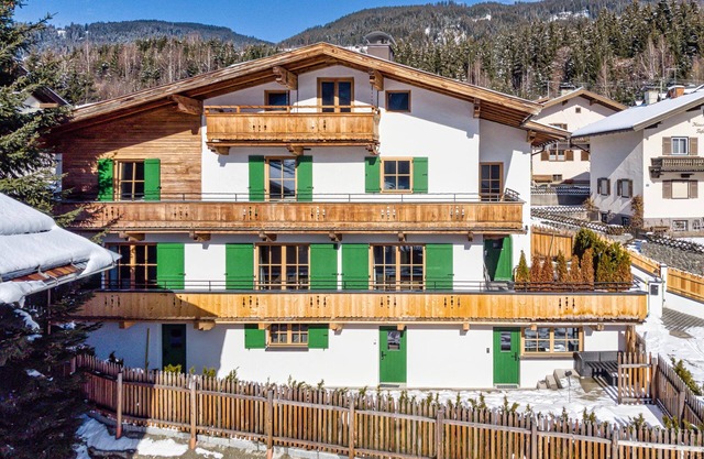 Detached chalet, sunny location with sauna and bar