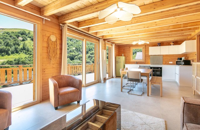 Detached chalet, terrace, mountain view
