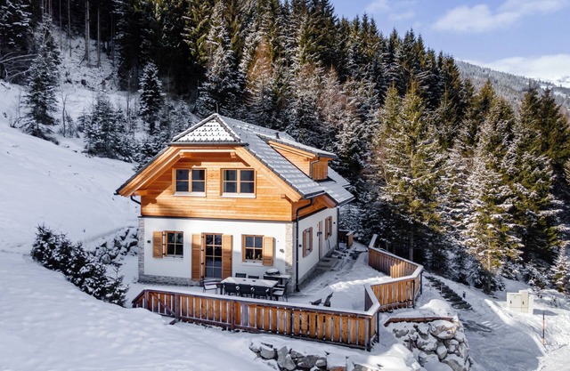 Detached chalet with sauna near the ski lift