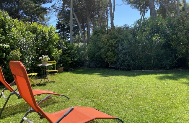 Detached country house, in the heart of the vineyards, 6km from the beach at meze