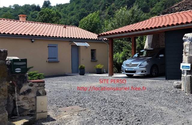 Detached country house, in the middle of the mountains, in Auvergne