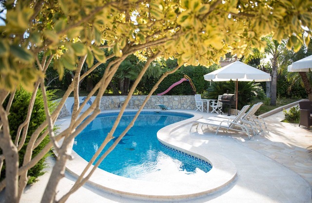 Detached house with pool - 1 minute walk to the beach