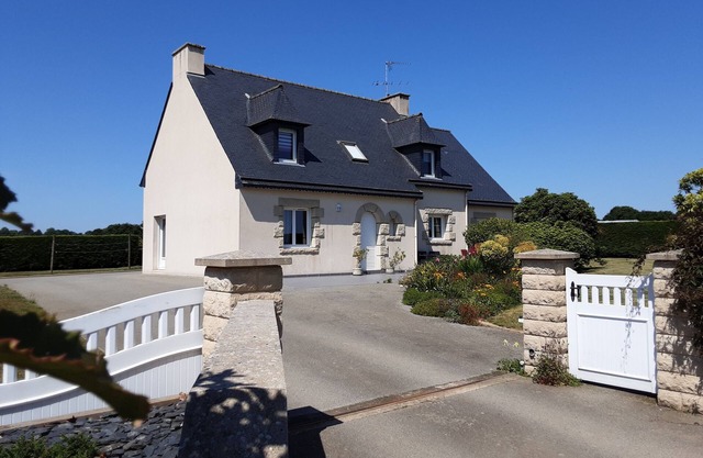 Detached house between sea and countryside