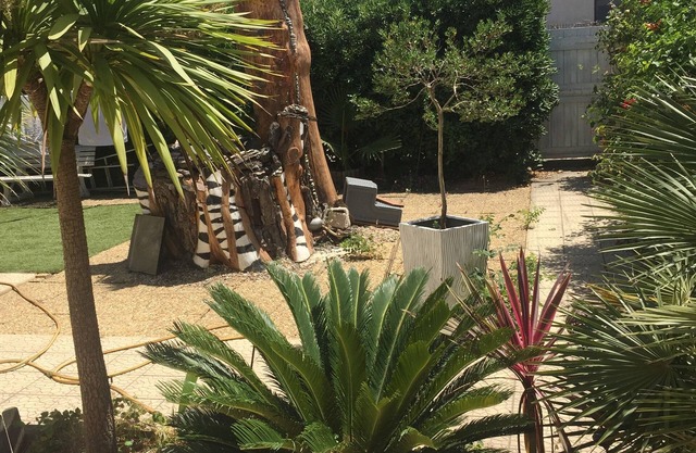 Detached house 100 metres from the beach - sleeps 6