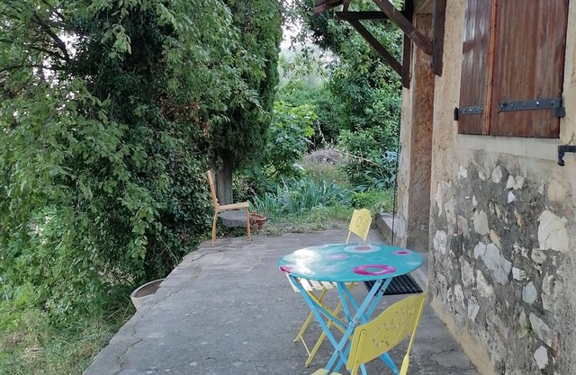 Detached house on the heights of Grasse with sea view.