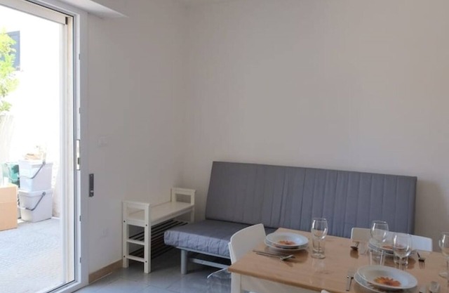 Detached two-room apartment 700 meters from the sea