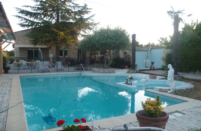 Detached Villa 2 to 10 people, swimming pool, private spa carpentras