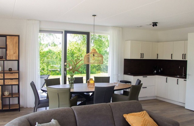 Detached villa for 8 people