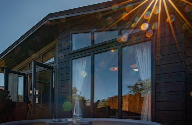 Dewin Bach - Luxury Lodge Hot Tub Close to Beach
