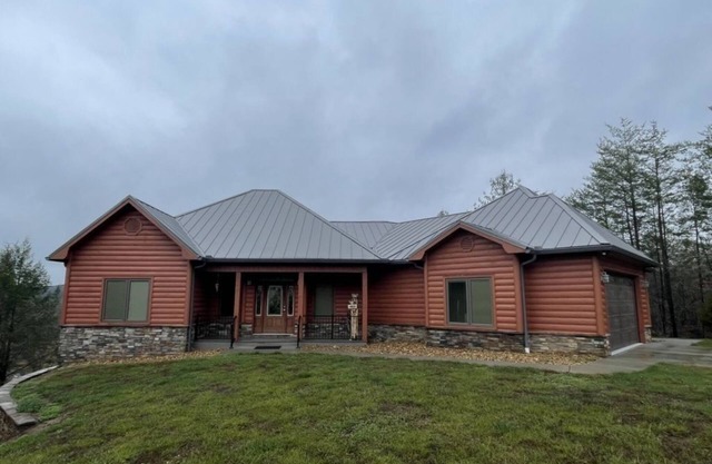 Diamond Bear, TN Nature on 140 acres with a lake! by RedAwning