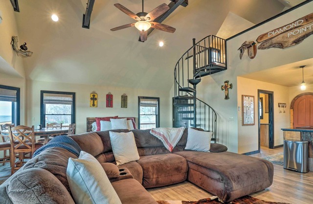 Diamond City Studio Cabin on Bull Shoals Lake
