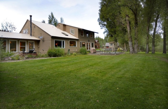 Diamond On The River/3000 Sq. Ft Home W/2 Acres Right on the Gunnison River!
