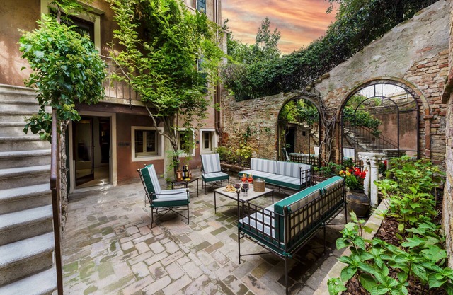 Dimora Orlando with Private Courtyard