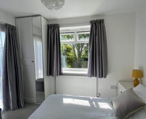 Dingley Dell - Superb location for Truro in private accommodation