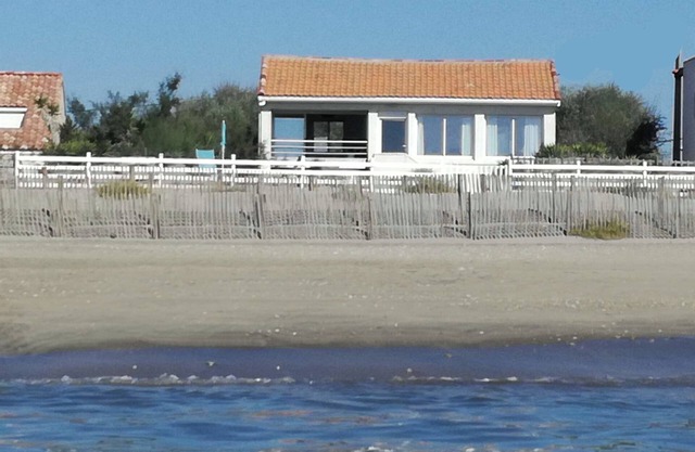 Direct beach villa 4 bedrooms with private beach : magical