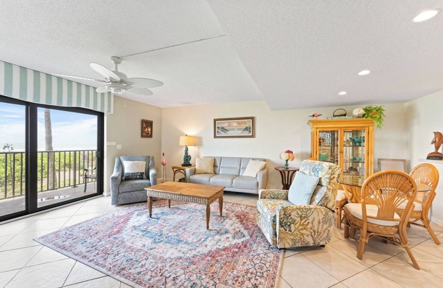 Direct Oceanfront Condo on the Beach w/Private Balcony, Heated Pool & Steps to Pier!