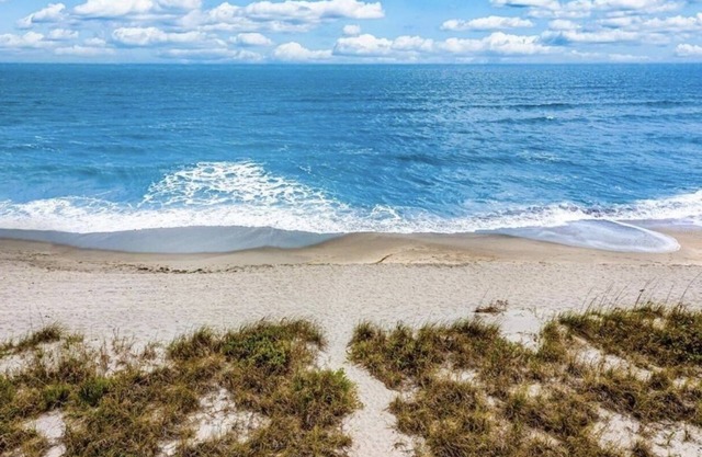 DIRECTLY ON PRIVATE BEACH! AMAZING PANORAMIC GULF VIEWS! MODERN, COZY CONDO.