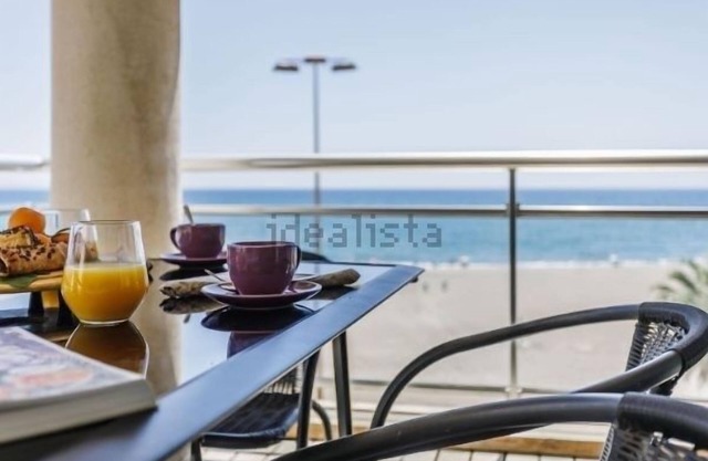Discount! Fantastic 270 m2 penthouse with amazing sea views direct on the beach