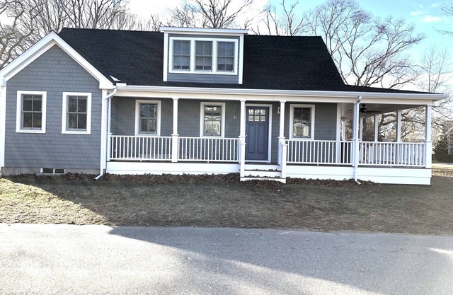 Discount last week July Reduced Oak Bluffs walk to Circuit Ave & Inkwell Beach