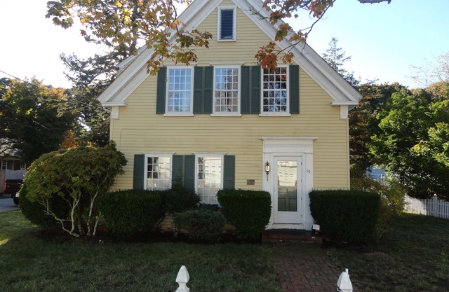 Discounted! Historic 5 BR home minutes from water, great for multi-family use