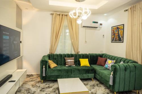 Discover 8-Bedrooms Lakeside Apartment Living Free Starlink SuperFast Speed WiFi And Well Secured