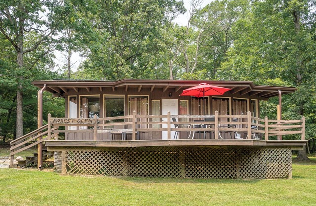 Discover serenity in our 3-bedroom cabin, 20 minutes from stunning Luray Caverns