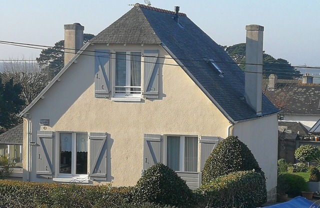 DISKOUIZ BIHAN House for 4 people in small street and quiet area.