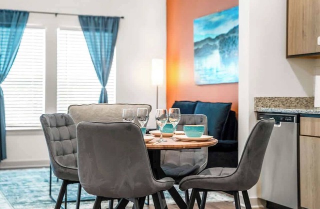 Disney Getaway King Bed Pet Friendly Amenities