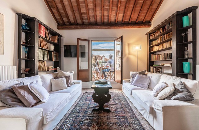 Distinctive Penthouse with Elevator Terrace and View