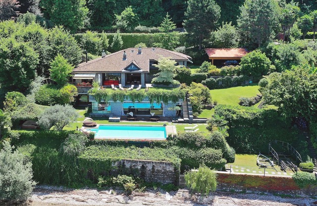 Distinctive stylish villa with pool directly on the lake shore! - Villa Isa