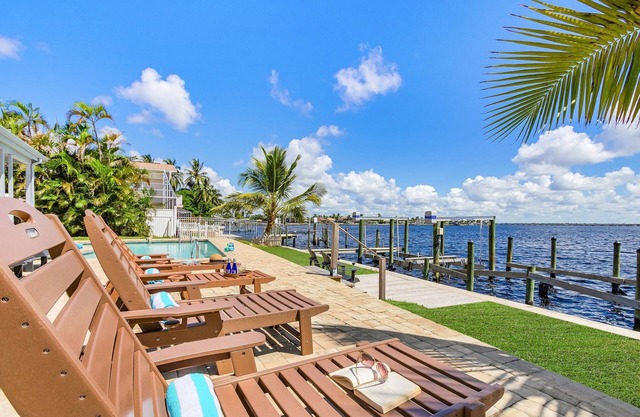 Dive into Fun & Tropical Vibes at Beach Retreat - Coral Beach Dream