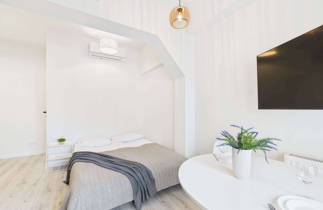 Dobra 6 | Studio | Air conditioning | Near PGE